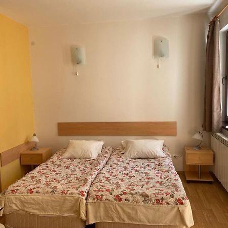 בורובץ Apart Hotel Flora Residence - Clover Building Flat 09 מראה חיצוני תמונה