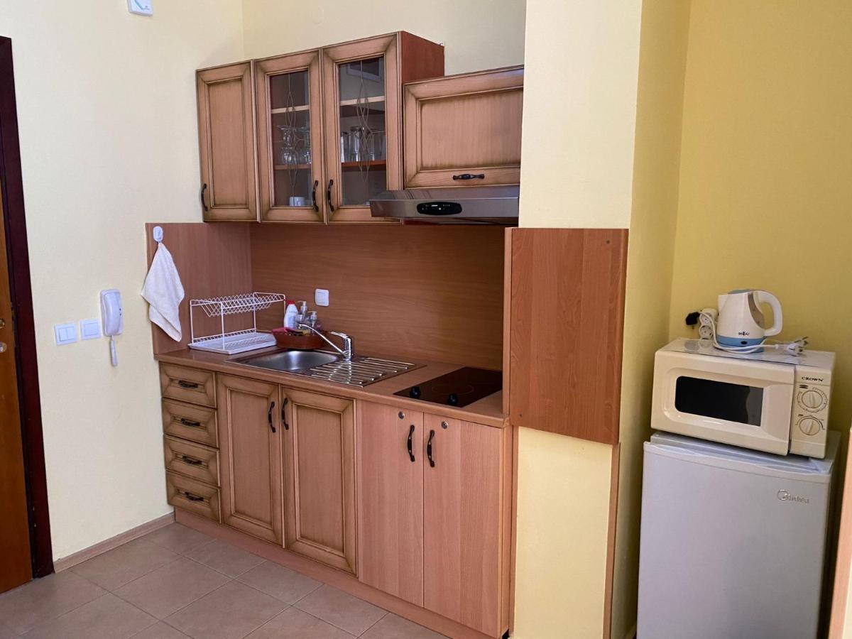 בורובץ Apart Hotel Flora Residence - Clover Building Flat 09 מראה חיצוני תמונה